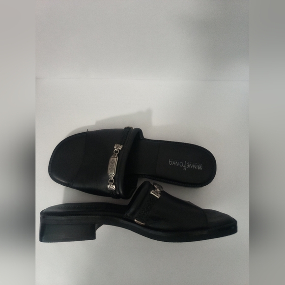 Minnetonka Black Sandals / Size 9 - Picture 5 of 6